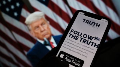 Трамп объявил о запуске своей социальной сети Truth Social