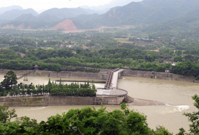 Сделано в Китае: водосбросы без предупреждения