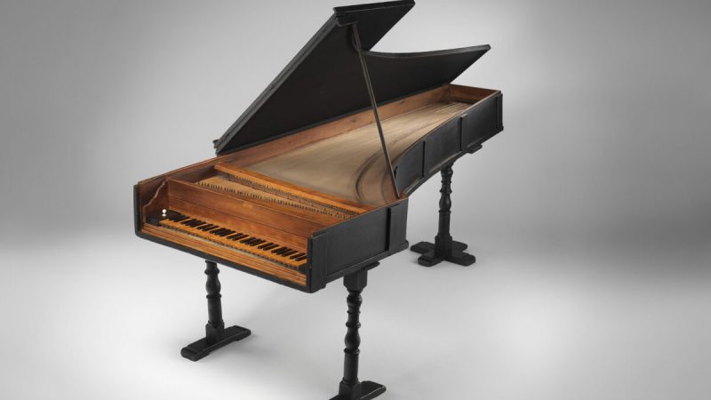 Самое старое сохранившееся пианино, созданное Бартоломео Кристофори в 1720 году. Коллекция музыкальных инструментов Кросби Брауна, 1889 год. Музей Метрополитен (Изображение: Всеобщее достояние) | Epoch Times Россия