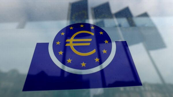 Логотип Европейского центрального банка (ЕЦБ) во Франкфурте, Германия, 23 января 2020 г. (Ralph Orlowski/Reuters)