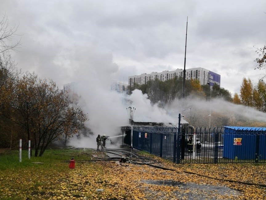Пожарная подстанция. Пожар на газораспределительной подстанции в Москве. Сгоревшая подстанция. Пожары на электроподстанциях. Газовая подстанция.