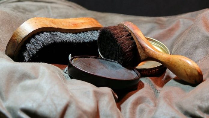 Смазывайте кожаную обувь кремом, когда она становится тусклой. (Изображение: via pixabay / CC0 1.0)