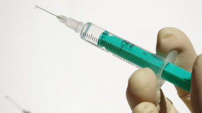Учёные установили корреляцию между вакцинацией и смертностью от COVID-19