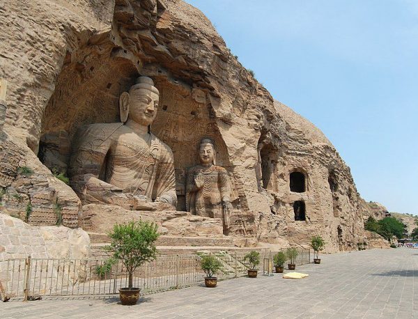Династия Северная Вэй выделила деньги на создание пещерных храмов Юньган. (Marcin Białek via Wikipedia)