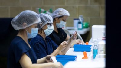 В Австралии судят медсестру за фиктивную прививку от СOVID-19