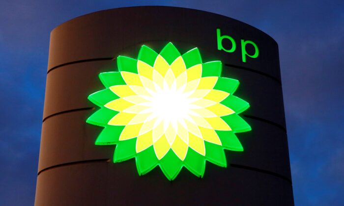 Логотип BP на автозаправочной станции в Клотене, Швейцария, 3 октября 2017 г. Arnd Wiegmann / Reuters | Epoch Times Россия