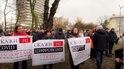 Киевляне вышли на митинг против обязательной вакцинации