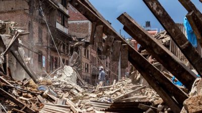 Мощное землетрясение в Непале: погибли 450 человек