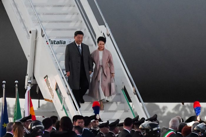 Жена Си Цзиньпина выходит на политическую арену