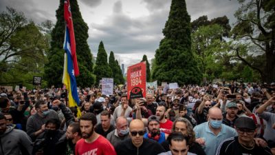 Тысячи жителей Мельбурна протестуют против закона о пандемии