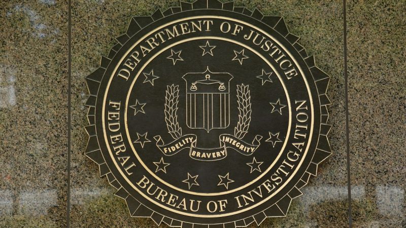 Логотип ФБР за пределами здания штаб-квартиры в Вашингтоне 5 июля 2016 г. (Yuri Gripas/ AFP / Getty Images)
 | Epoch Times Россия