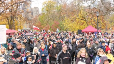 В Торонто митингуют против обязательной вакцинации
