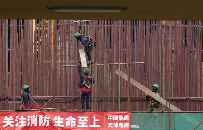 Вьетнамские рабочие на китайской фабрике в Сербии взывают о помощи