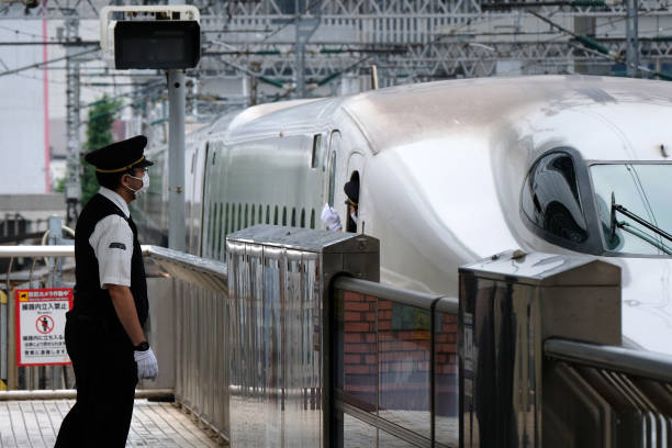 Скоростной поезд в Японии. Фото: KAZUHIRO NOGI/AFP via Getty Images) | Epoch Times Россия
