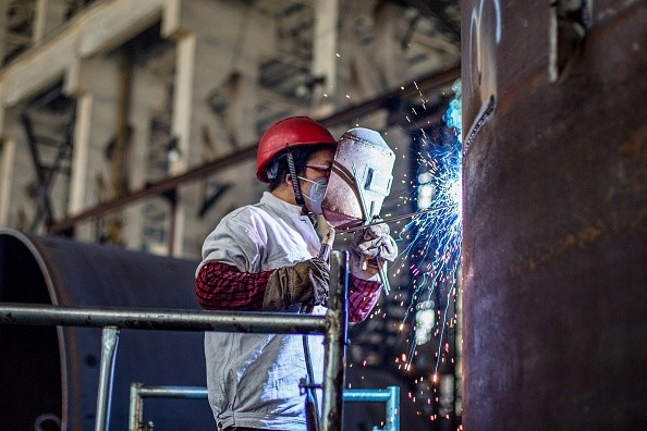 Производственное оборудование на заводе в Наньтуне, в восточной провинции Китая Цзянсу, 26 мая 2021 г. (STR / AFP через Getty Images) | Epoch Times Россия
