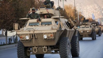 В Кабуле талибы устроили военный парад с техникой США