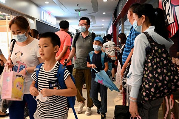 Новая политика компартии Китая продолжает подталкивать к декапитализации индустрию дополнительного образования. (NOEL CELIS/AFP via Getty Images)  | Epoch Times Россия