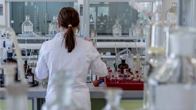 Испытания лекарства от COVID-19 на основе моноклональных антител в России начнутся в 2022 году