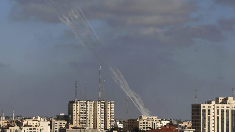 Запуск ракет из сектора Газа по Израилю 17 мая 2021 года. (Hatem Moussa/AP Photo) | Epoch Times Россия