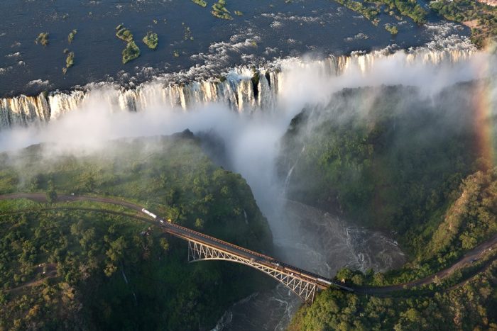Две нации, одно чудо: водопад Виктория