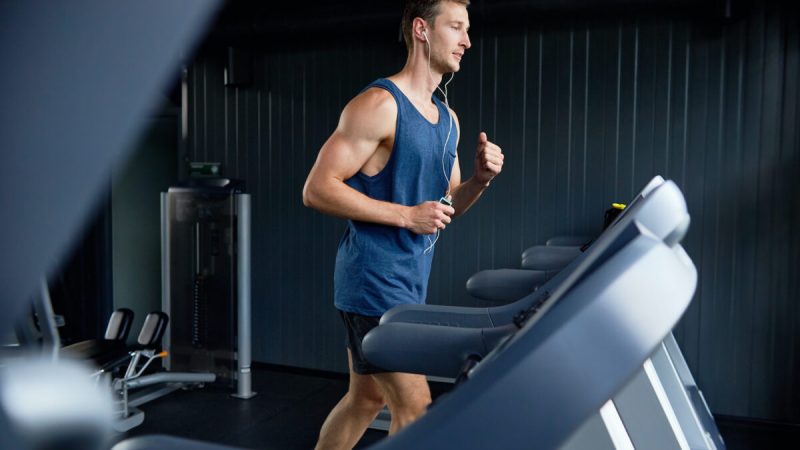 Разминка перед тренировкой может помочь предотвратить боль в суставах и снизить риск травм. (SeventyFour/Shutterstock)
 | Epoch Times Россия