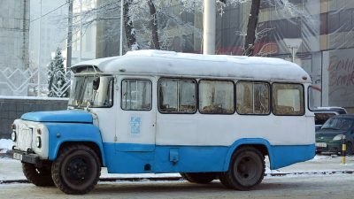 Автобус с пассажирами вылетел в обрыв на перевале в Магаданской области