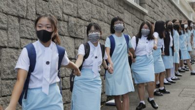 Школьников Гонконга научат «правильно понимать» историю Китая