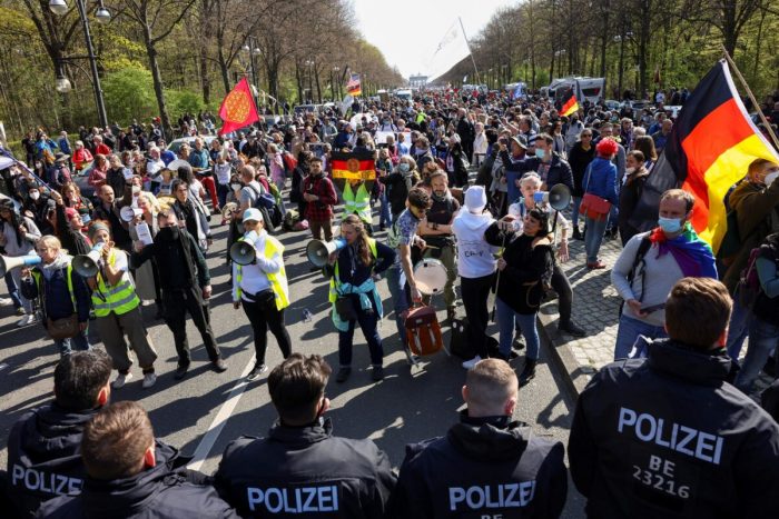 В Германии объявлен национальный локдаун для непривитых