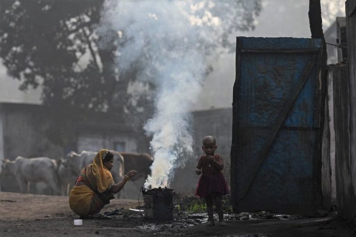 В Индии женщины с низким уровнем дохода сильнее страдают от пандемии, чем мужчины