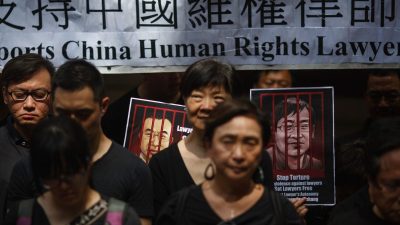 ЕС призывает Китай освободить правозащитников
