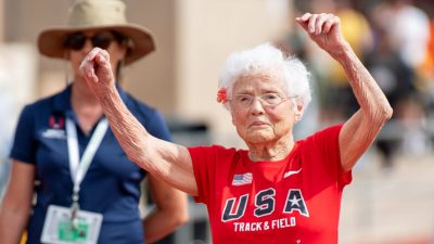 105-летняя бегунья установила новый мировой рекорд в беге на 100 м