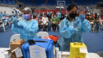 Филиппины планируют вакцинировать девять млн человек за три дня и закрыть границы из-за «Омикрона»