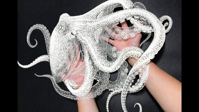 Удивительная японская художница вручную вырезает трёхмерного осьминога из одного листа бумаги