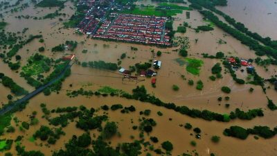 Две плотины прорвались на северо-востоке Бразилии, пострадали не менее 50 городов