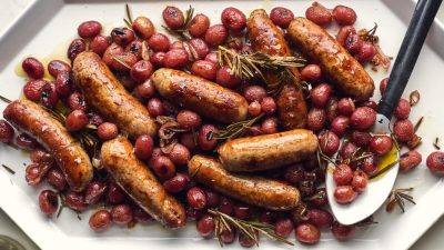 Колбаски и виноград — неожиданное сочетание в одном рецепте