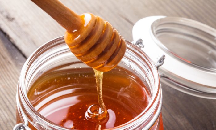  Люди на протяжении веков ценили мёд за его лечебные свойства и приятный вкус. Shutterstock | Epoch Times Россия