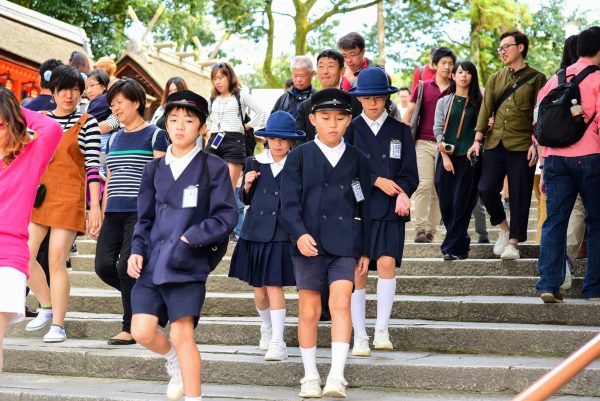 В японскую систему образования заложены традиции, поэтому их дети наряду с академическими знаниями наследуют прочную основу добродетели и нравственности. (Изображение: Yulan via Dreamstime)