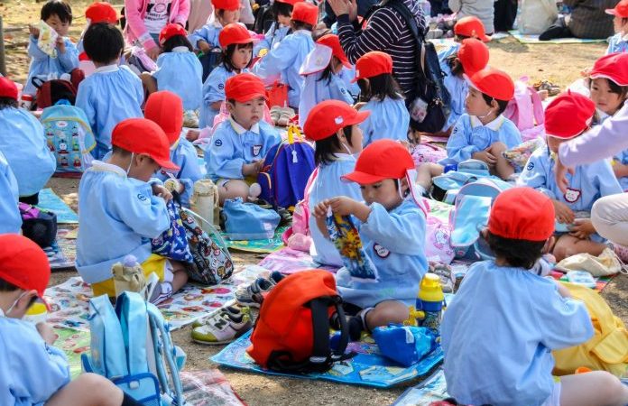 В японскую систему образования заложены традиции, поэтому их дети наряду с академическими знаниями наследуют прочную основу добродетели и нравственности. (Изображение: Yulan via Dreamstime) | Epoch Times Россия