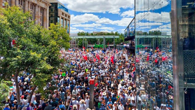 Протестующие митингуют против обязательных прививок во время мероприятия «Всемирный митинг за свободу» в Перте, Австралия, 20 ноября 2021 года. (The Epoch Times) | Epoch Times Россия
