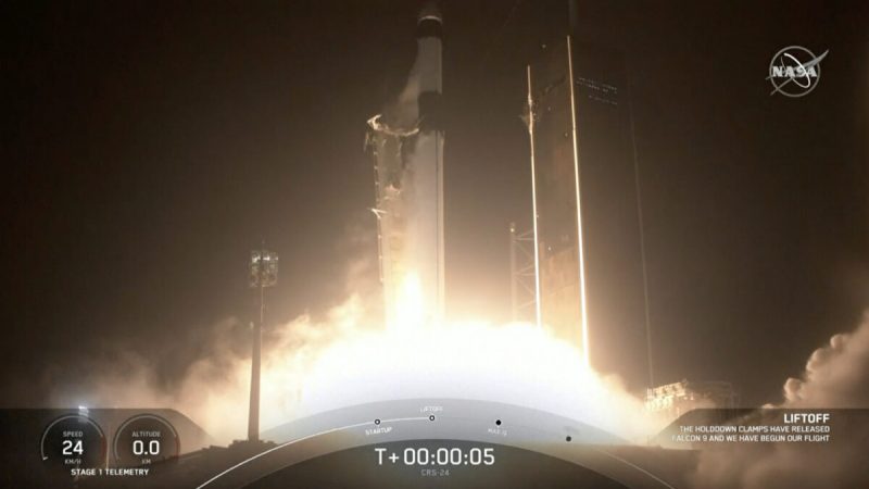 Ракета SpaceX запускается из Космического центра Кеннеди на мысе Канаверал, штат Флорида, 21 декабря 2021 г. Фото: NASA TV via AP/Screenshot via The Epoch Times  | Epoch Times Россия