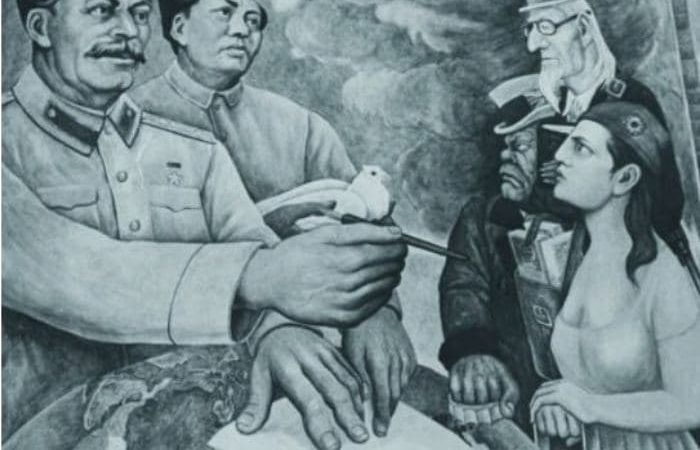 Фреска 1952 года, на которой Сталин и Мао якобы обращаются к западным странам. FPG / Архивные фотографии / Getty Images | Epoch Times Россия