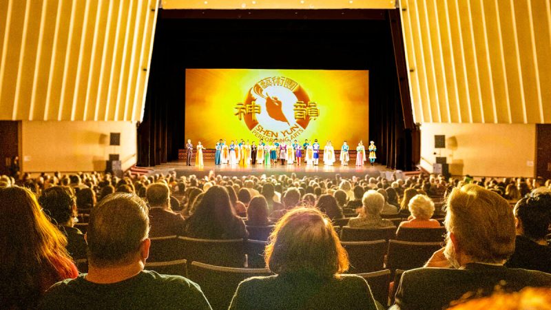 Shen Yun Performing Arts в Театре Уильяма Сарояна во Фресно, 31 октября 2021 г. (Gary Du/ The Epoch Times)  | Epoch Times Россия