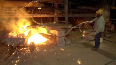 США и Великобритания ведут переговоры по урегулированию спора о тарифах на сталь и алюминий