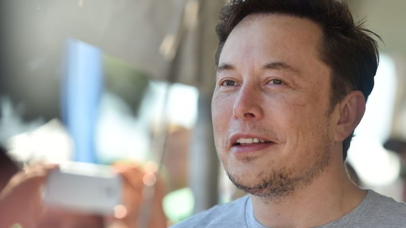 Основатель компаний SpaceX, Tesla и The Boring Company Илон Маск присутствует на соревнованиях 2018 SpaceX Hyperloop Pod Competition в Хоторне, Калифорния, 22 июля 2018 года. (Robyn Beck/AFP/Getty Images)
 | Epoch Times Россия