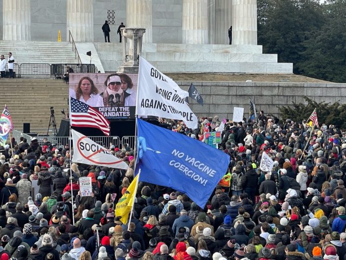 Тысячи протестуют в Вашингтоне против обязательной вакцинации