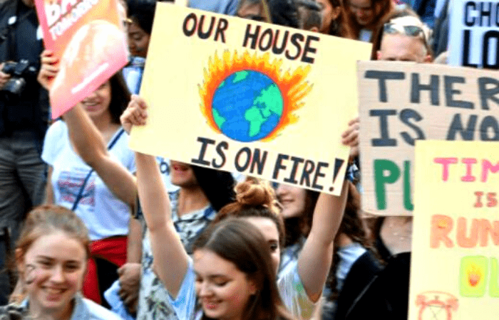 Протестующие в Лондоне призывают к решению проблемы изменения климата Фото: life-2-b/Shutterstock.com-4 | Epoch Times Россия