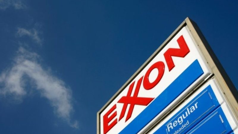 Заправочная станция Exxon в Бербанке, Калифорния, 1 февраля 2008 г. Фото: David McNew/Getty Images
 | Epoch Times Россия