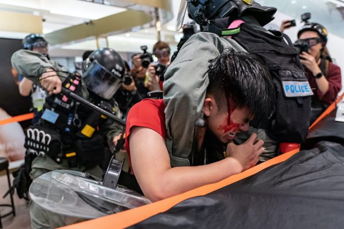Полиция Гонконга вводит строевую подготовку в китайском стиле