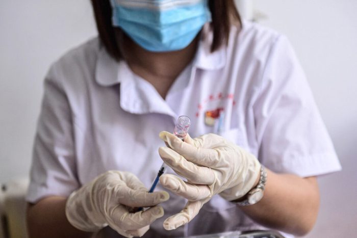 Женщина-врач из Китая рассказала, как во время пандемии работала на износ за мизерную зарплату