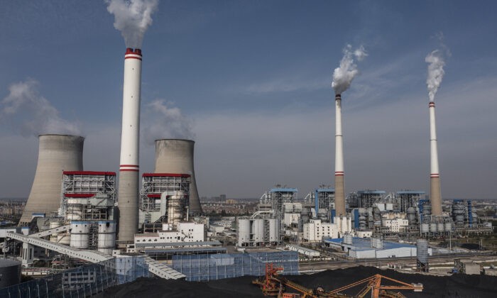 Вид с воздуха на угольную электростанцию в Ханьчуань, провинция Хубэй, Китай, 11 ноября 2021 года. (Getty Images) | Epoch Times Россия